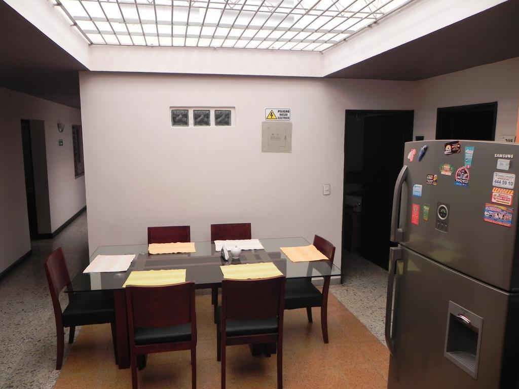 Hostal Tamarindo Inn 메딜린 외부 사진