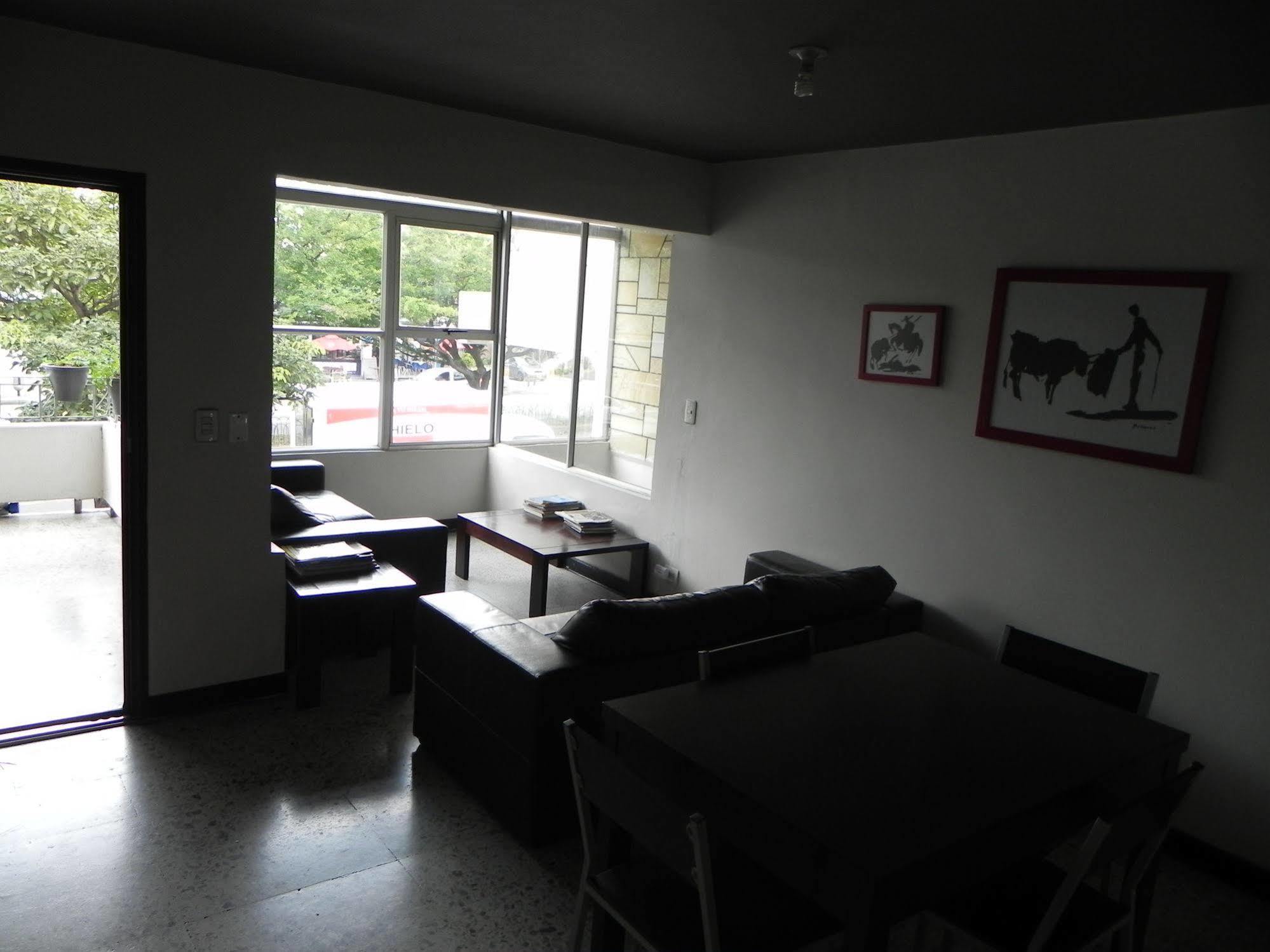 Hostal Tamarindo Inn 메딜린 외부 사진