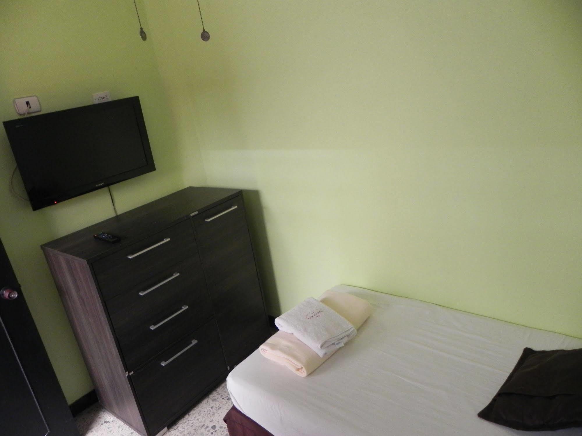 Hostal Tamarindo Inn 메딜린 외부 사진