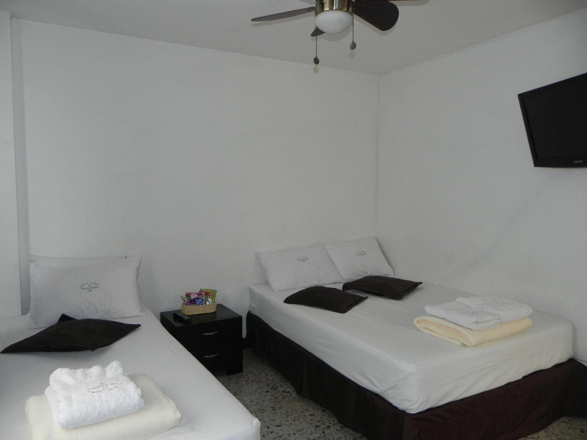 Hostal Tamarindo Inn 메딜린 외부 사진