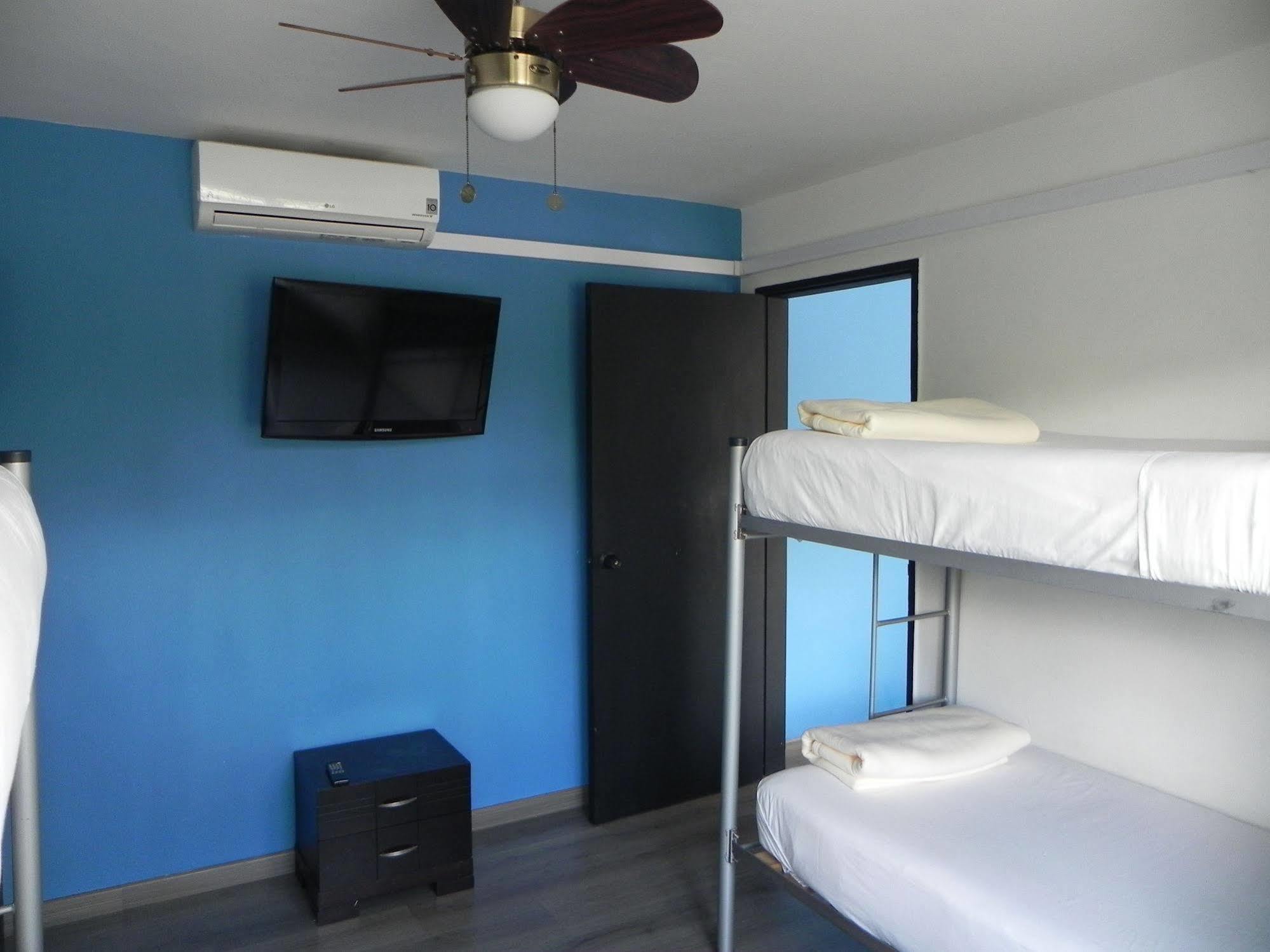Hostal Tamarindo Inn 메딜린 외부 사진