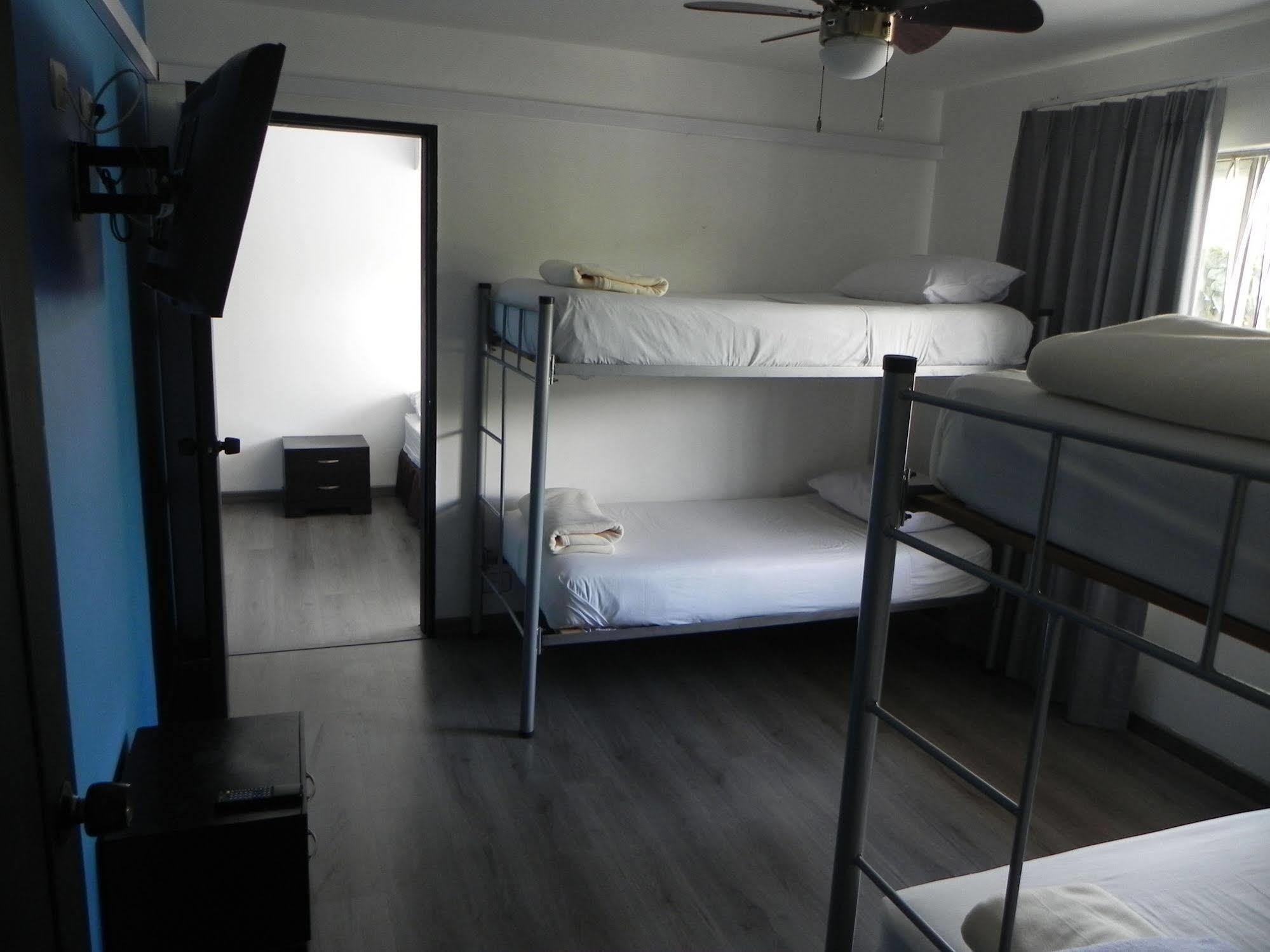 Hostal Tamarindo Inn 메딜린 외부 사진