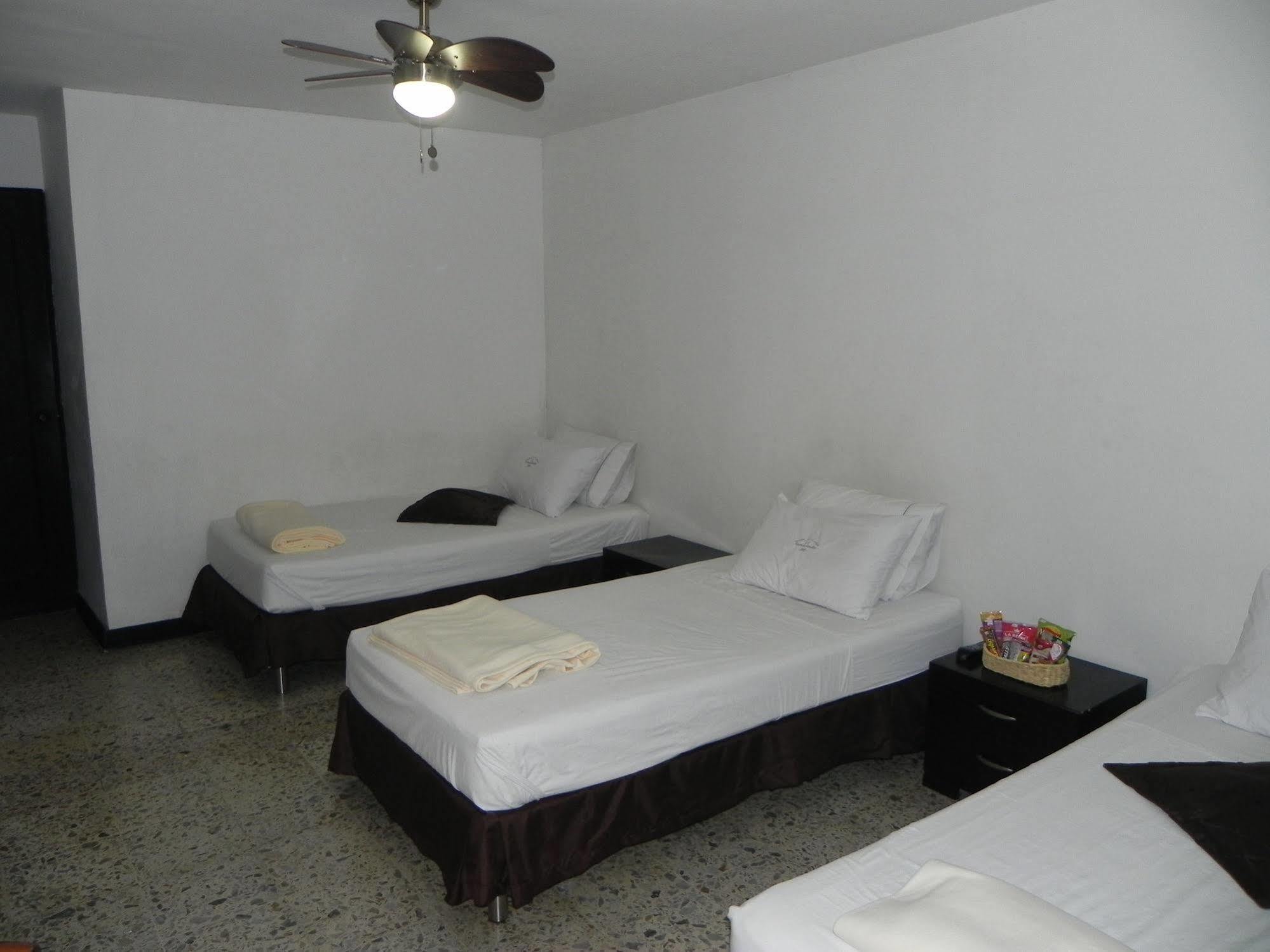 Hostal Tamarindo Inn 메딜린 외부 사진