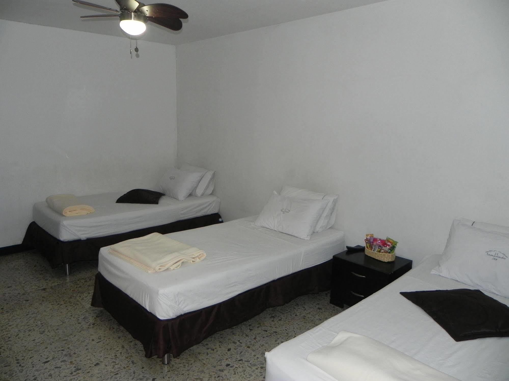 Hostal Tamarindo Inn 메딜린 외부 사진