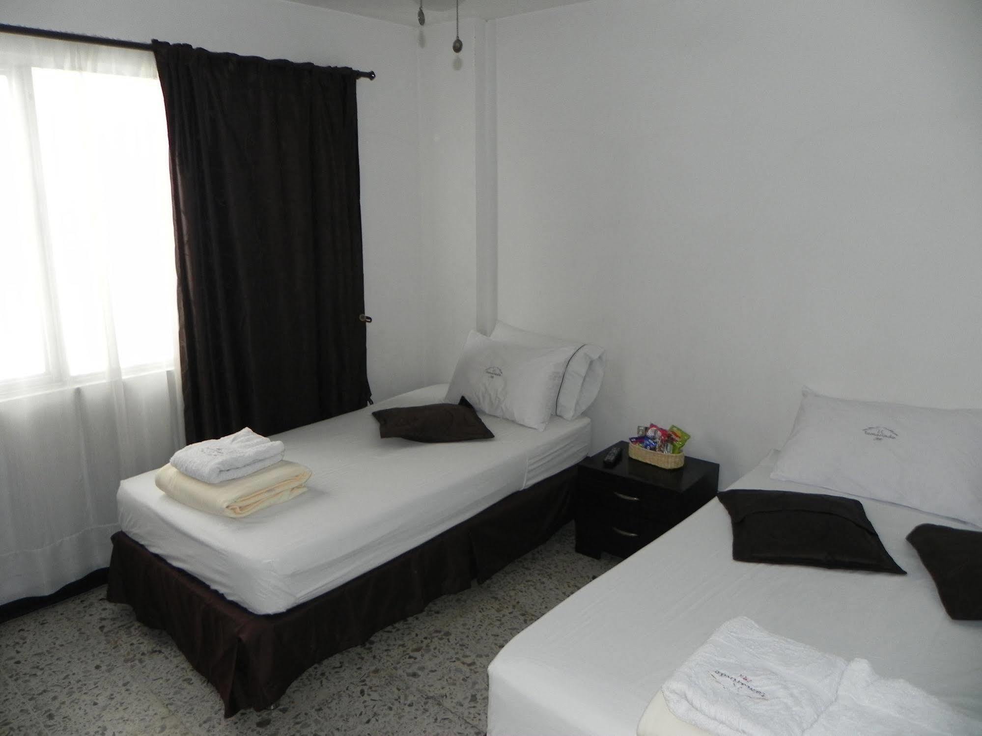 Hostal Tamarindo Inn 메딜린 외부 사진