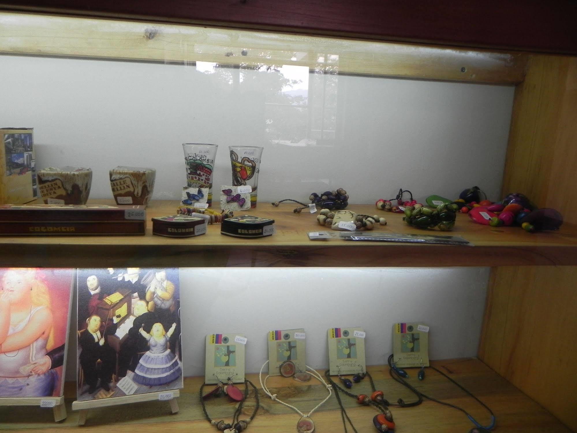 Hostal Tamarindo Inn 메딜린 외부 사진